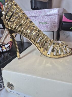 Vigo Fiore Gold Metallic Strappy High Heel Pump - Women